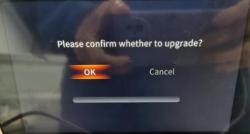 Cluster asking to confirm the upgrade, then updating, then success